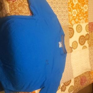 Short Sleeve Mens Tshirt. UA heat gear.